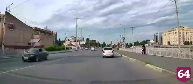 В Саратовской области лихач едва не погубил ребенка на «смертельном» переходе 